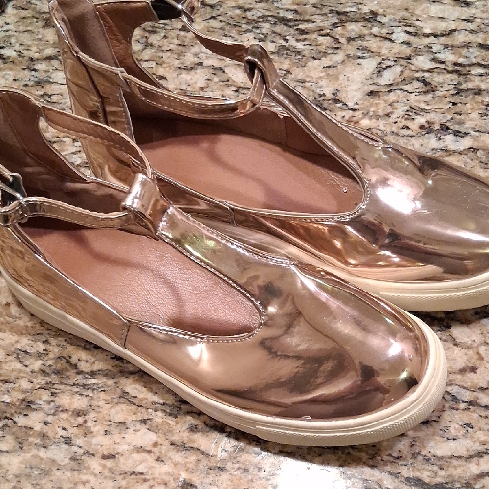 Stylish Gold Women's Shoes Euro Sz 40  US Sz 9